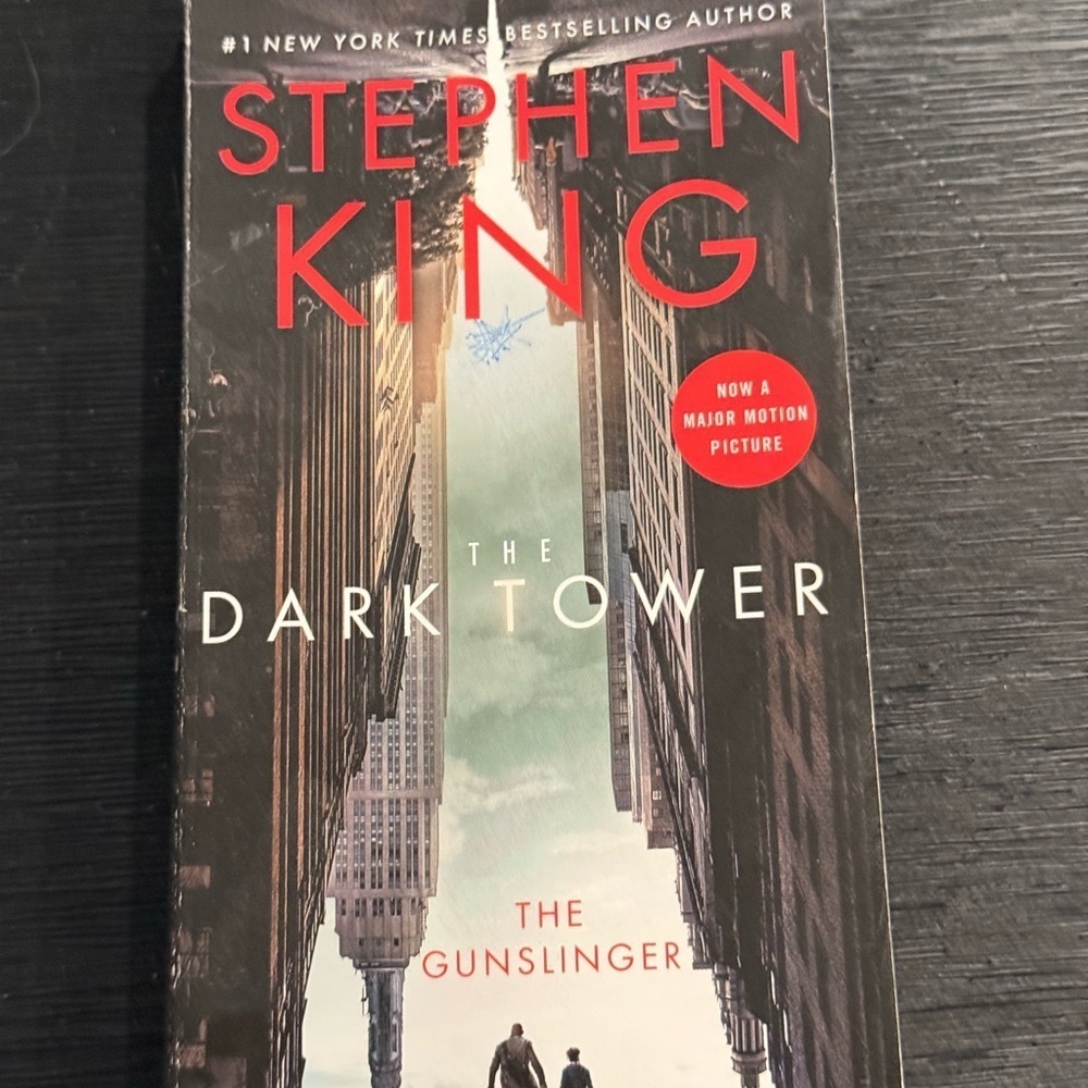 The Dark Tower I: The Gunslinger by Stephen King – Paperback
